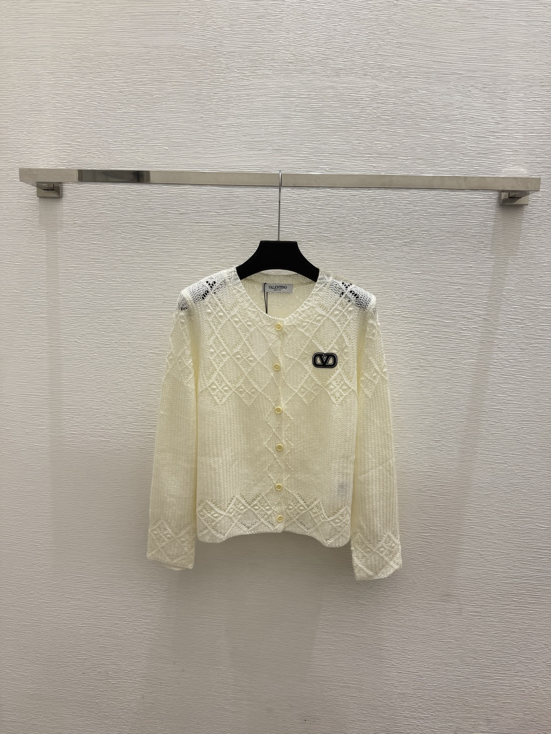🆕VA家🆕  春夏新款 纯色简约圆领针织长袖开衫颜色：白色 黑色尺码：36.38.40