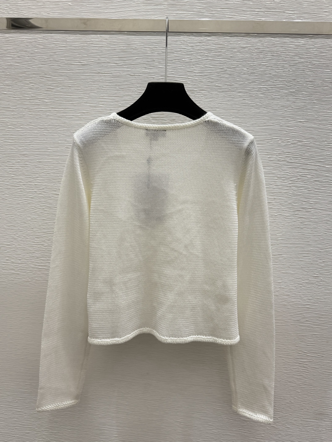 🆕CH家🆕  早秋新款  纯色钉珠V领针织长袖开衫 颜色：白色 黑色 尺码：36.38.40
