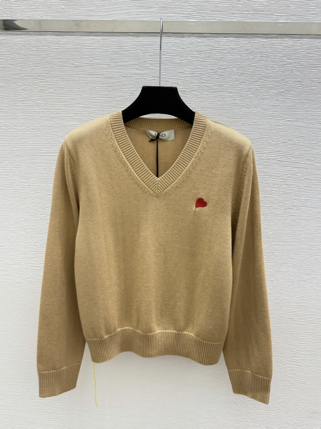 🆕F家🆕  早秋新款  纯色简约V领针织长袖 颜色：白色 卡其 黑色 尺码：36.38.40