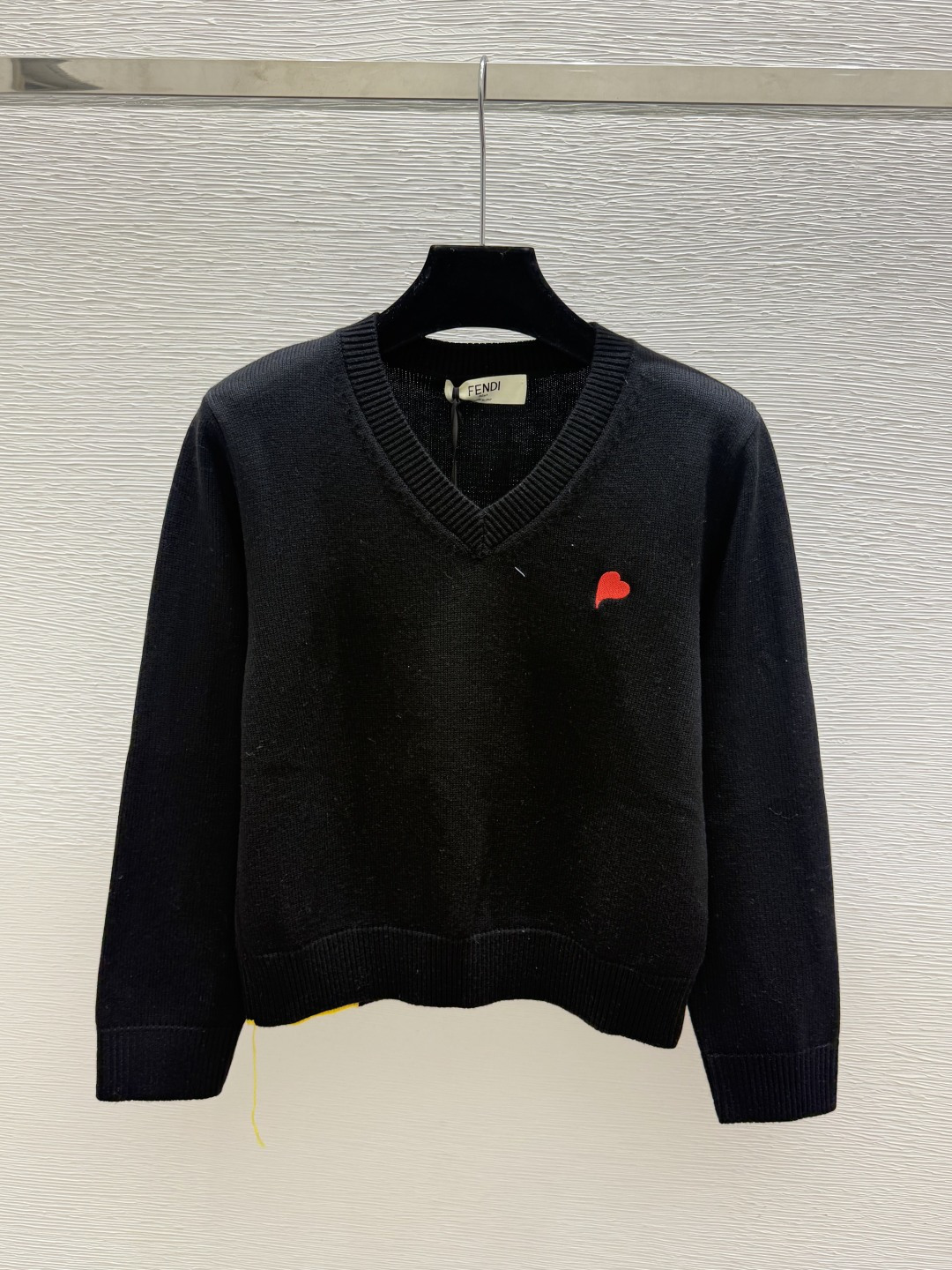 🆕F家🆕  早秋新款  纯色简约V领针织长袖 颜色：白色 卡其 黑色 尺码：36.38.40