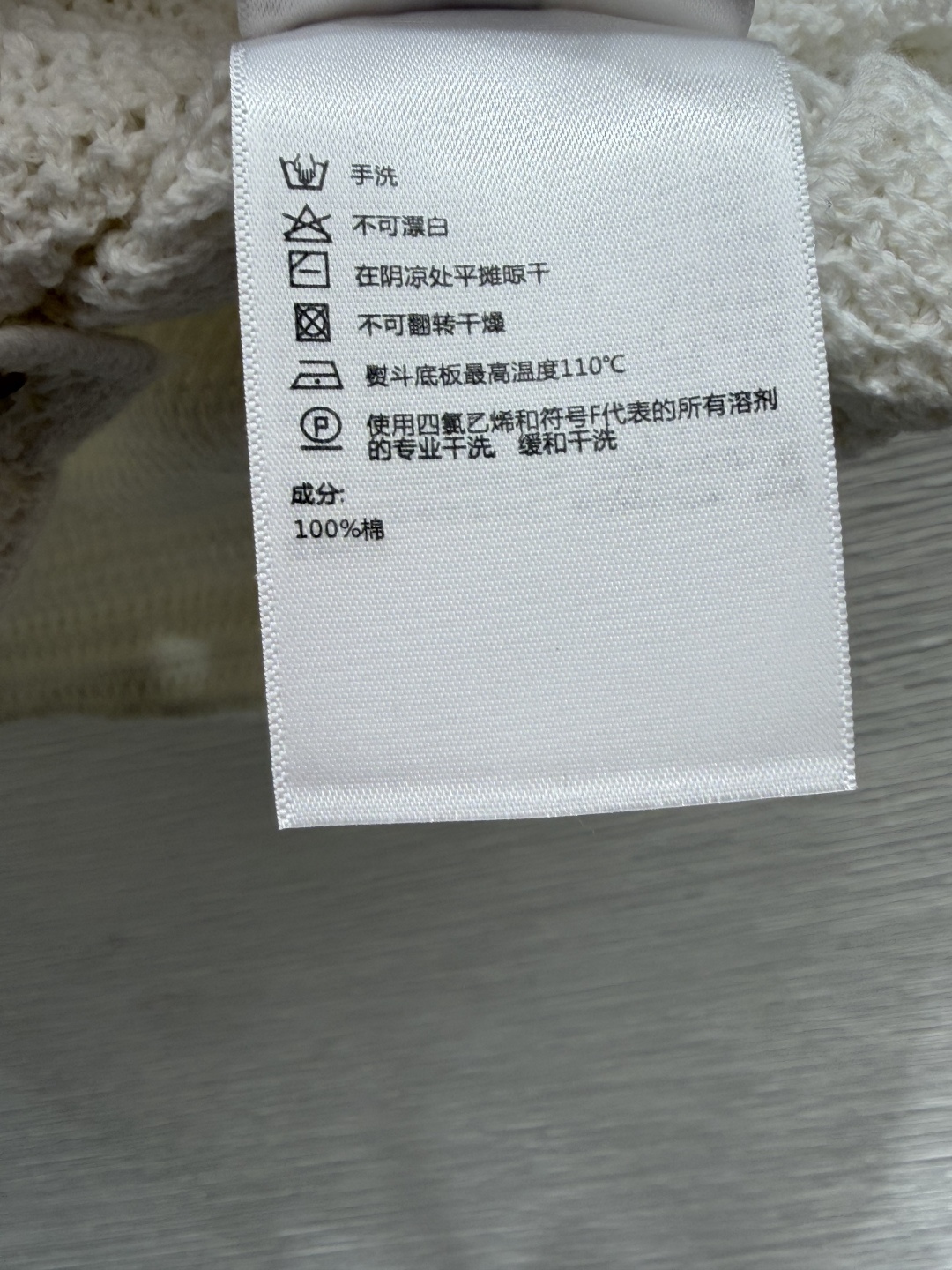 🆕BC家🆕  早秋新款  纯色简约圆领针织短袖开衫 颜色：白色  尺码：36.38.40