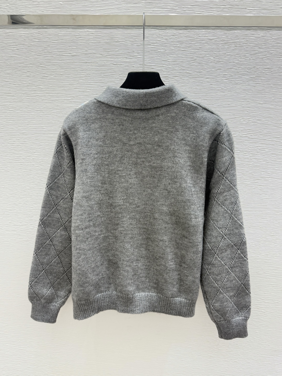 🆕M家🆕  早秋新款  撞色菱格翻领针织长袖开衫 颜色：灰色 宝蓝 尺码：36.38.40