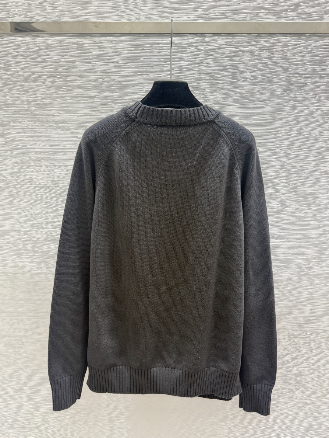 🆕L家🆕  早秋新款  纯色简约V领针织长袖开衫 颜色：灰色 尺码：36.38.40