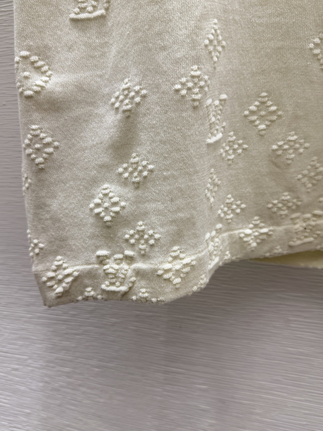 🆕L家🆕  春夏新款  纯色老花字母圆领针织短袖 颜色：白色 黑色 尺码：36.38.40