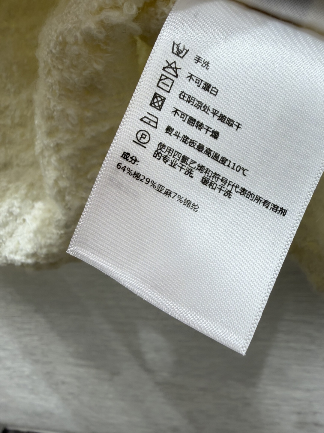 🆕BC家🆕  早秋新款  纯色简约圆领针织长袖开衫 颜色：白色  尺码：36.38.40