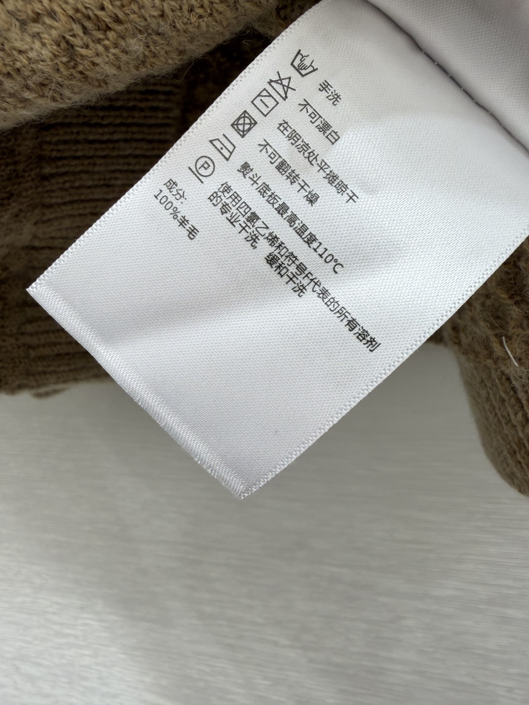 🆕BC家🆕  春夏新款  纯色简约V领针织短袖开衫 颜色：卡其 尺码：36.38.40