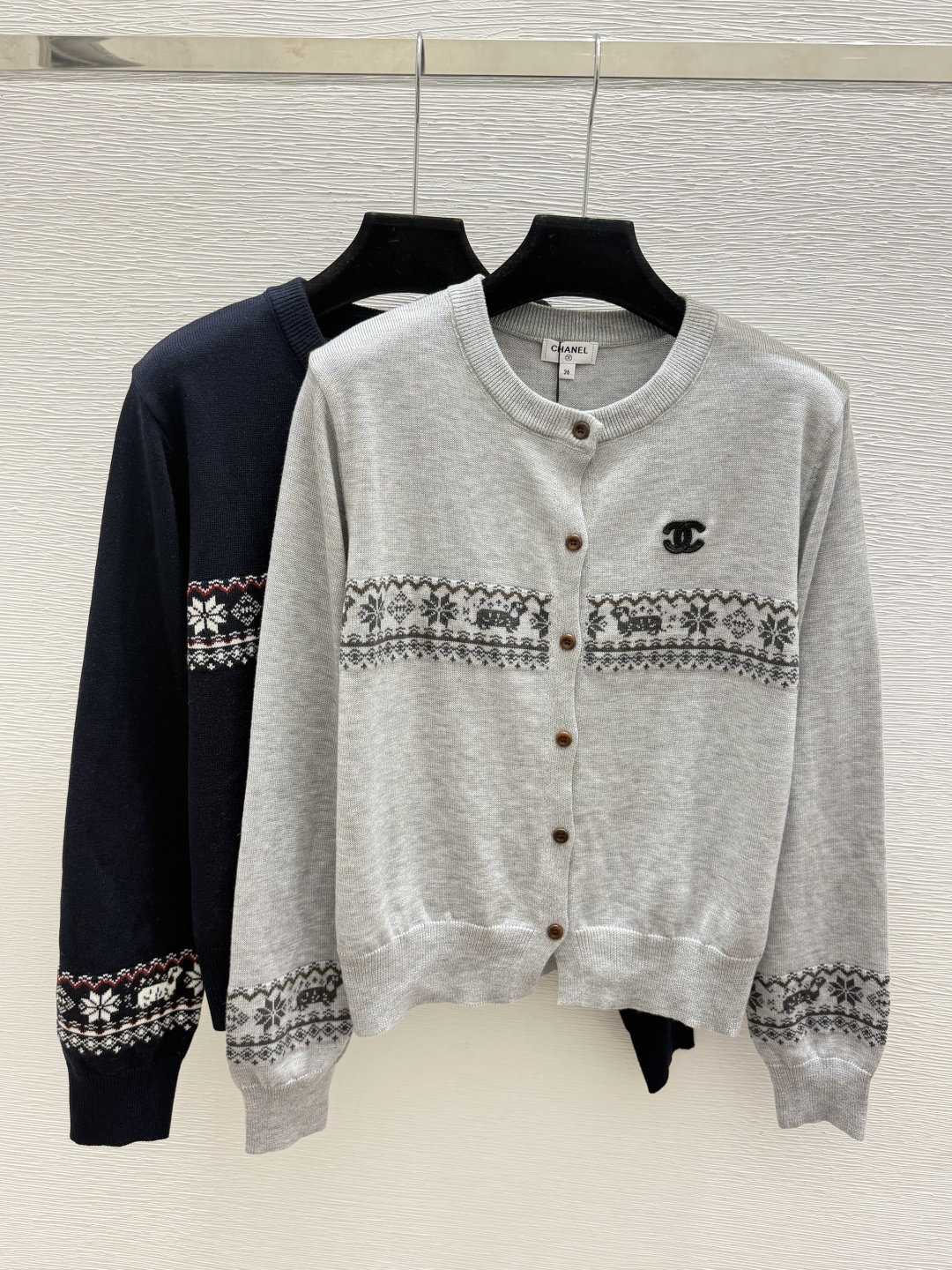 🆕CH家🆕  早秋新款  撞色条纹圆领针织长袖开衫 颜色：灰色 宝蓝 尺码：36.38.40