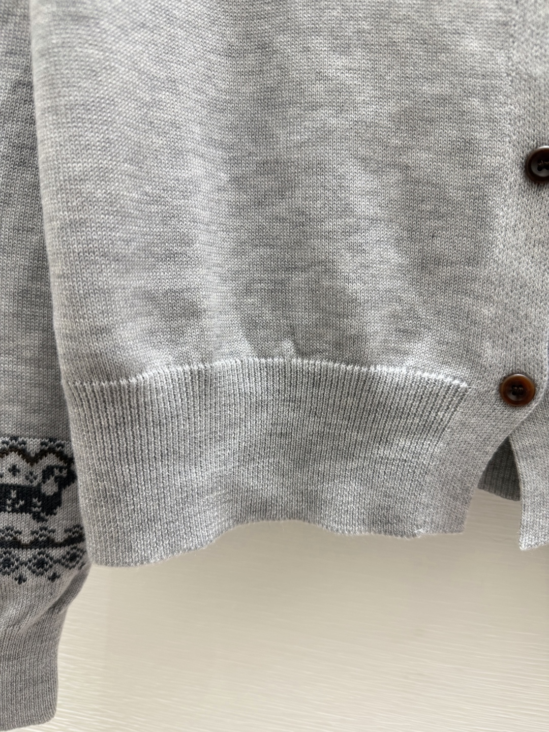 🆕CH家🆕  早秋新款  撞色条纹圆领针织长袖开衫 颜色：灰色 宝蓝 尺码：36.38.40
