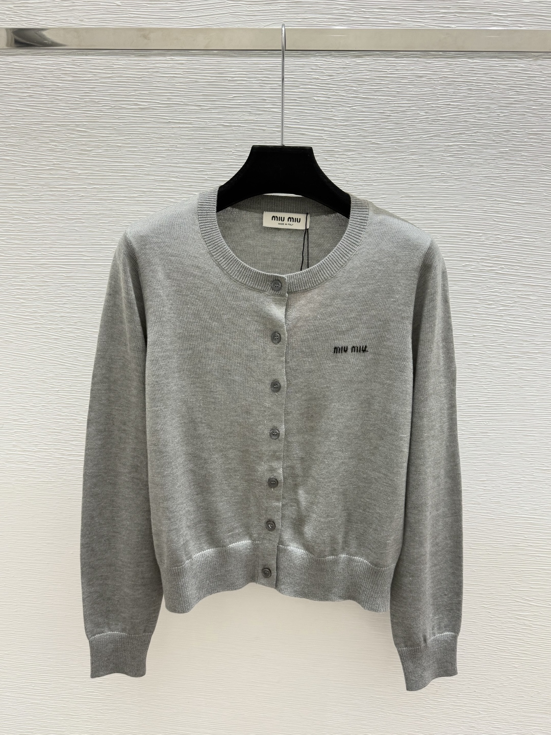 🆕M家🆕  早秋新款  纯色简约圆领针织长袖开衫 颜色：灰色 酒红 宝蓝 咖啡 尺码：36.38.40