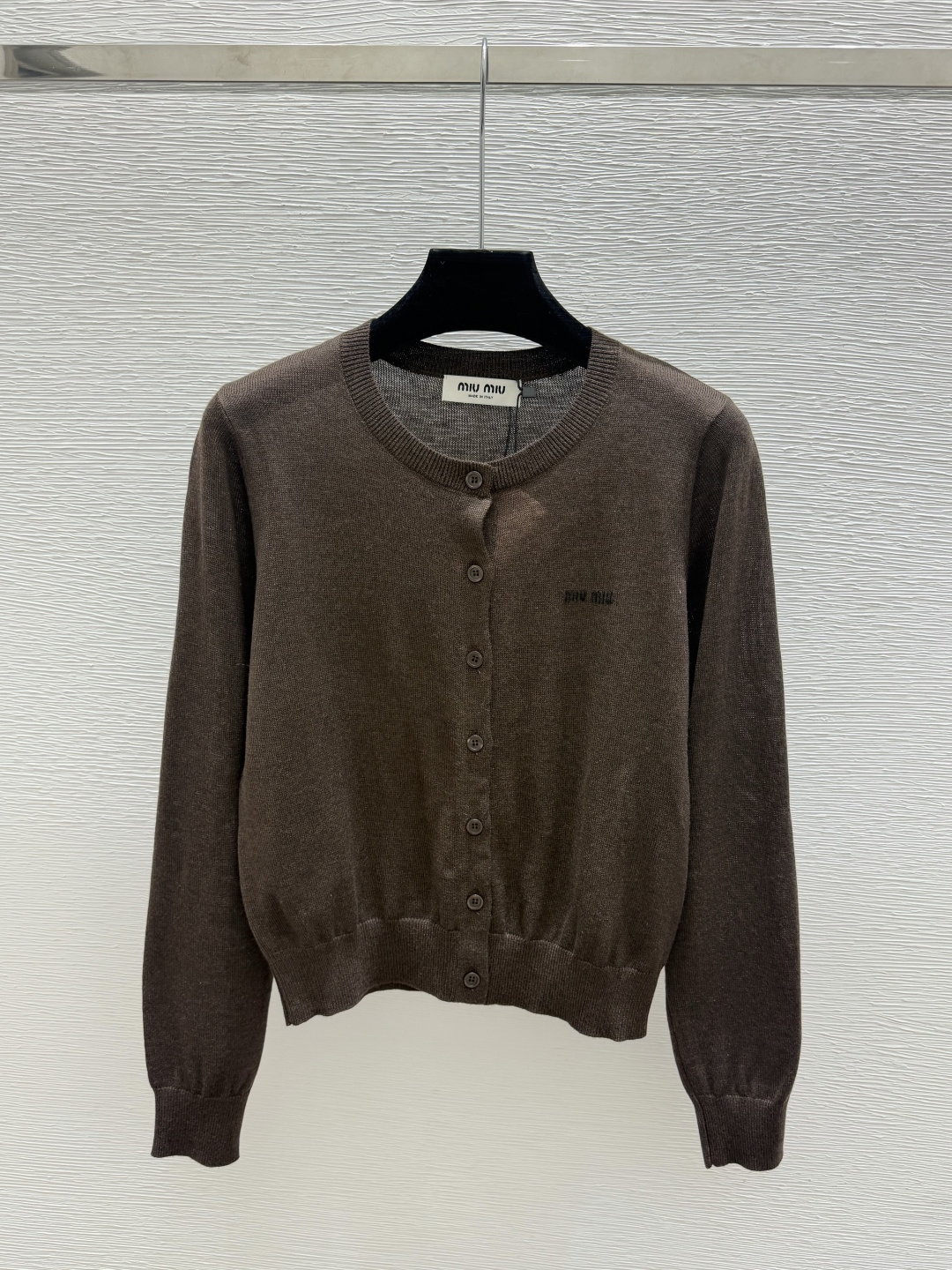 🆕M家🆕  早秋新款  纯色简约圆领针织长袖开衫 颜色：灰色 酒红 宝蓝 咖啡 尺码：36.38.40
