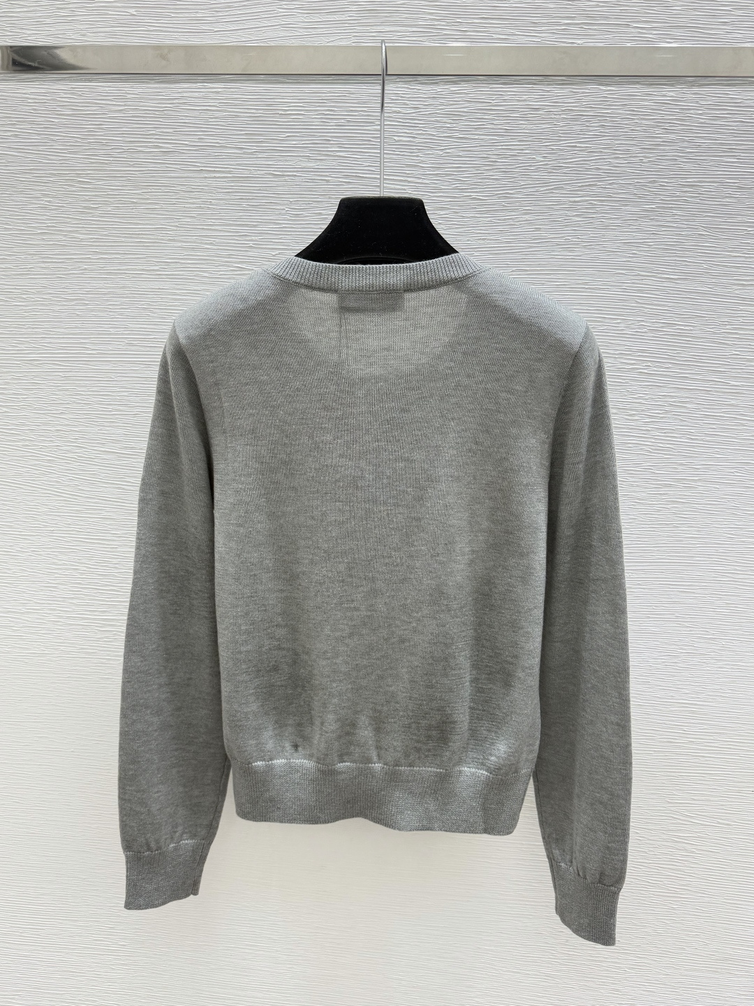 🆕M家🆕  早秋新款  纯色简约圆领针织长袖开衫 颜色：灰色 酒红 宝蓝 咖啡 尺码：36.38.40