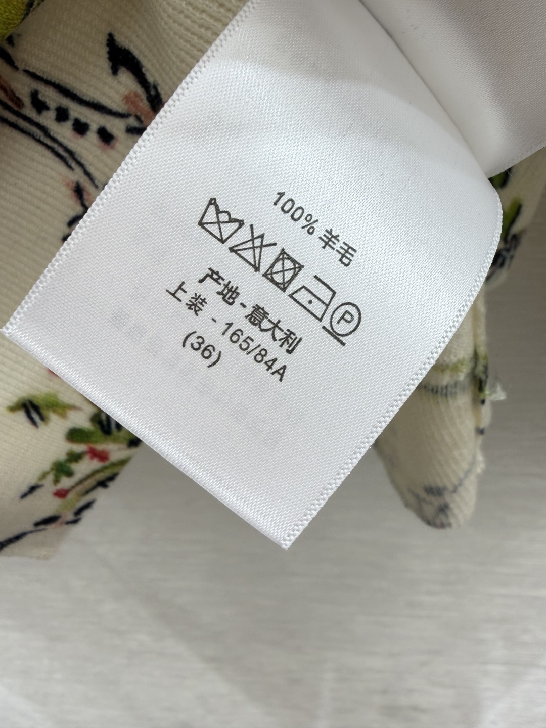 🆕D家🆕  早秋新款  撞色花卉圆领针织长袖 颜色：杏色 粉色 尺码：36.38.40