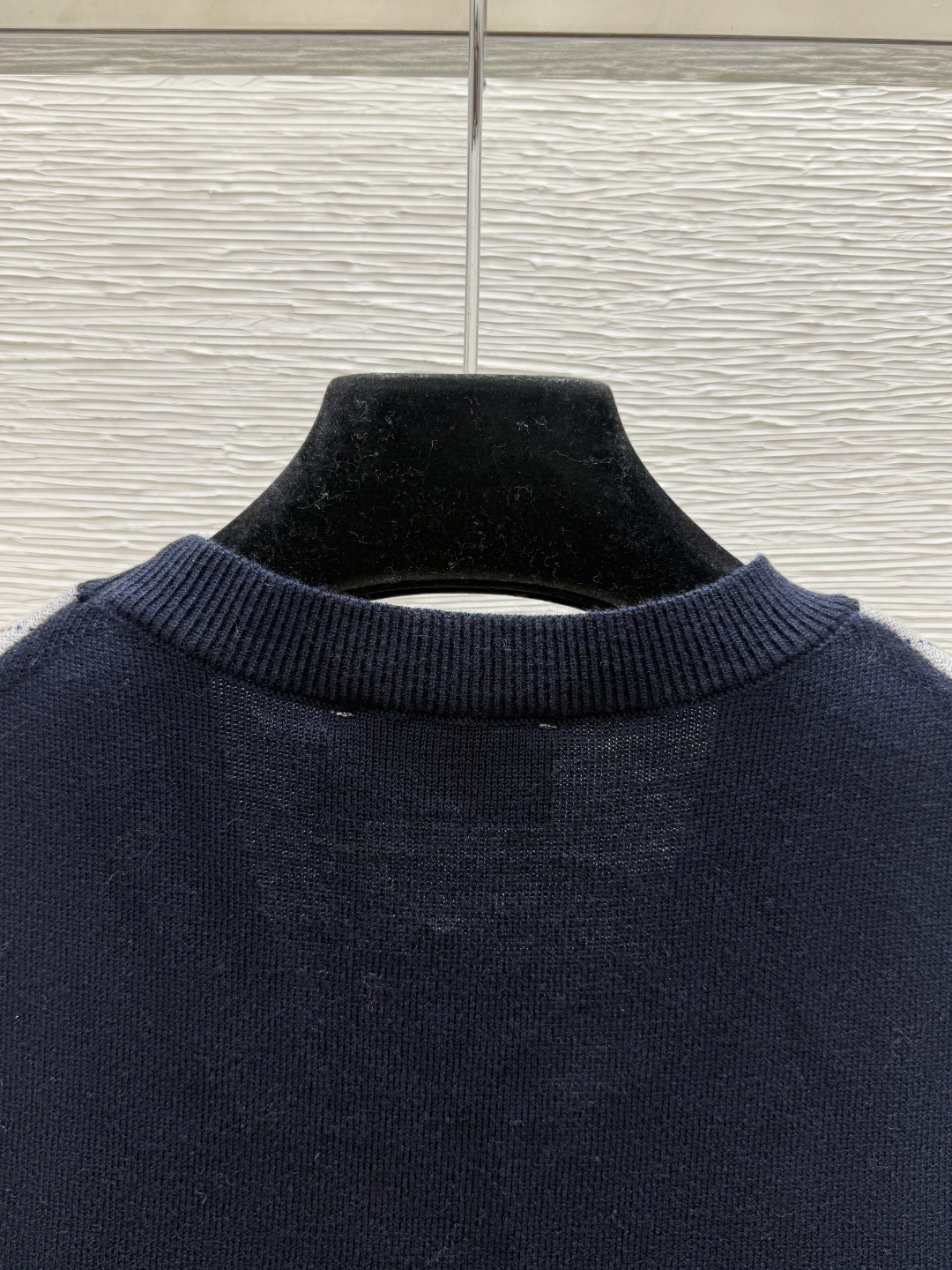 🆕P家🆕  早秋新款  撞色菱格V领针织长袖开衫 颜色：宝蓝 尺码：36.38.40