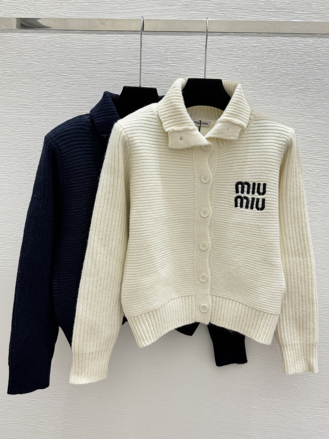 🆕M家🆕  早秋新款  纯色翻领针织长袖开衫 颜色：白色 宝蓝 尺码：36.38.40