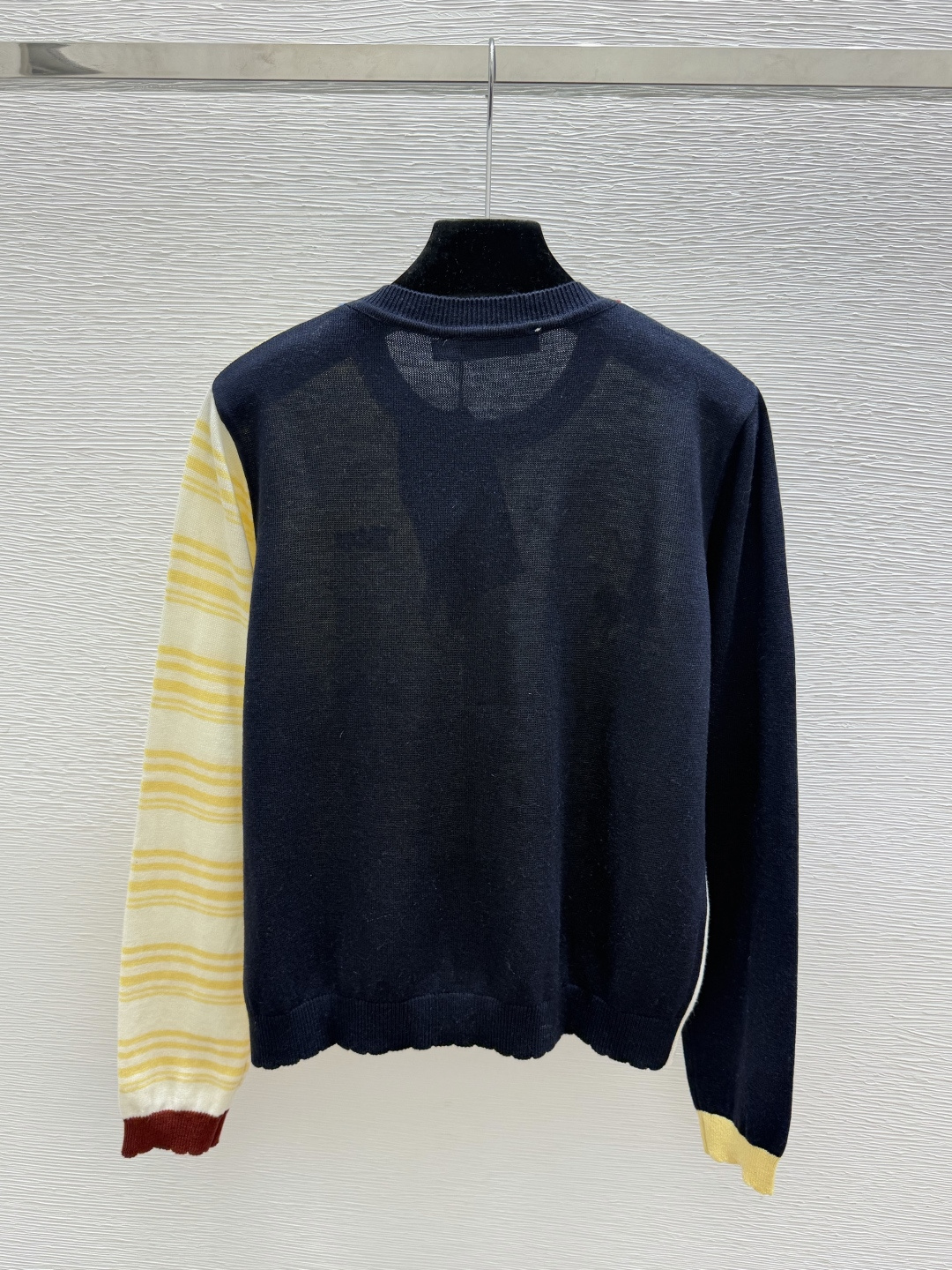 🆕D家🆕  早秋新款 撞色条纹圆领针织长袖开衫 颜色：红色 宝蓝 尺码：36.38.40