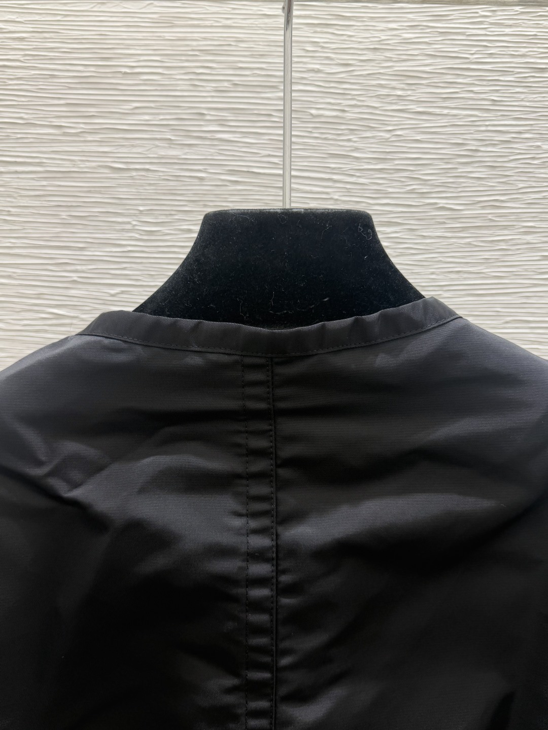 🆕P家🆕  早秋新款 纯色简约圆领长袖开衫 颜色：黑色 尺码：36.38.40