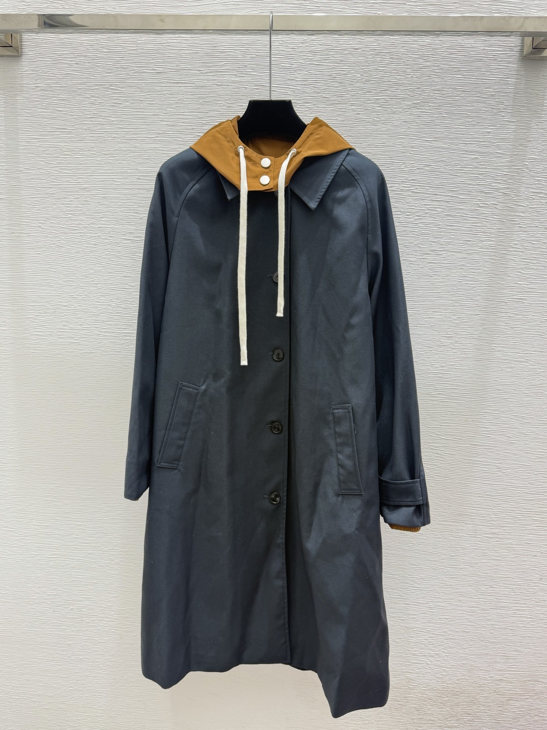 🆕M家🆕  早秋新款 撞色连帽长袖开衫 颜色：黑色 尺码：36.38.40