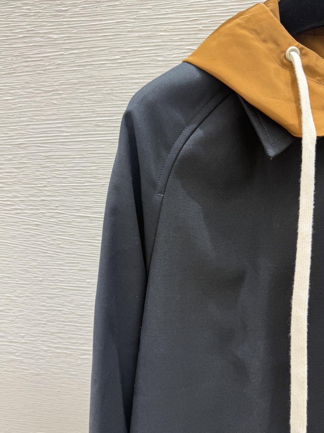 🆕M家🆕  早秋新款 撞色连帽长袖开衫 颜色：黑色 尺码：36.38.40