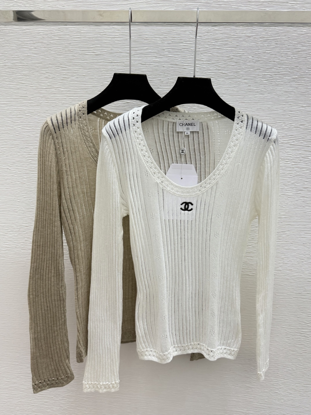 🆕CH家🆕  早秋新款 纯色简约圆领针织长袖 颜色：白色 卡其 尺码：36.38.40