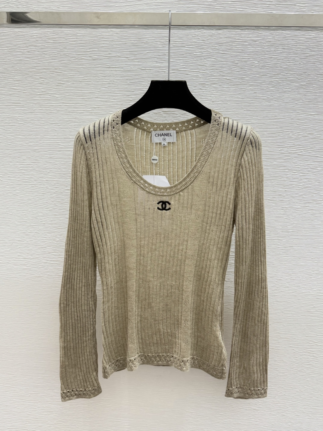 🆕CH家🆕  早秋新款 纯色简约圆领针织长袖 颜色：白色 卡其 尺码：36.38.40