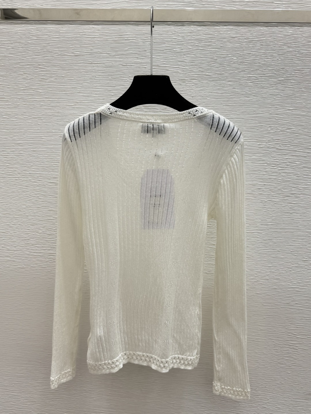 🆕CH家🆕  早秋新款 纯色简约圆领针织长袖 颜色：白色 卡其 尺码：36.38.40