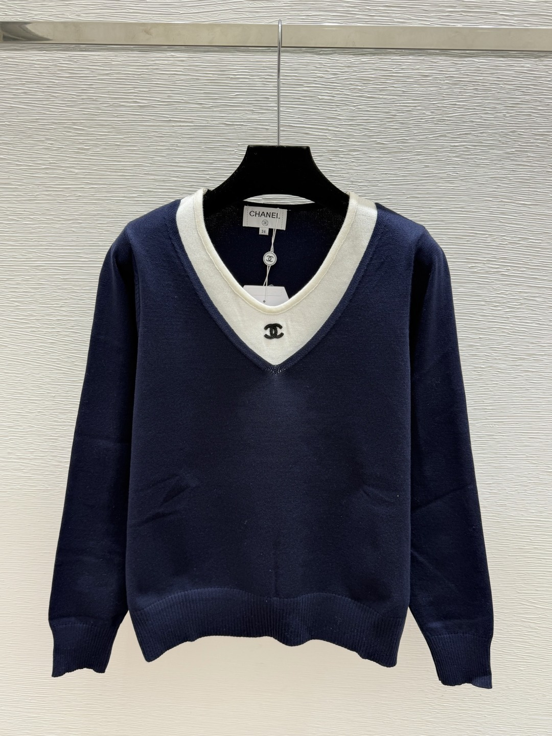🆕CH家🆕  早秋新款 撞色简约V领针织长袖 颜色：灰色 宝蓝 尺码：36.38.40