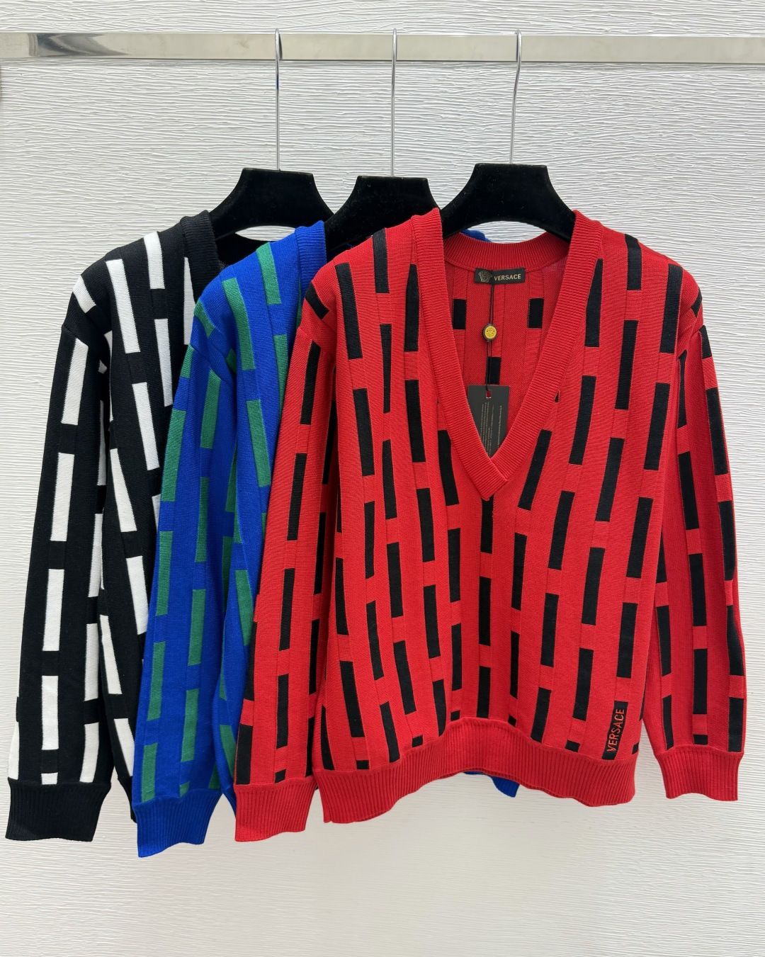🆕VE家🆕  早秋新款 撞色简约V领针织长袖 颜色：红色 蓝色 黑色 尺码：36.38.40