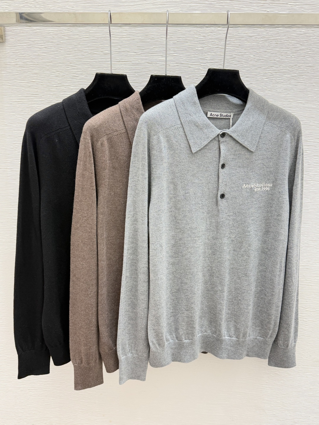 🆕Acne家🆕  早秋新款 纯色翻领针织长袖 颜色：灰色 咖啡黑色 尺码：36.38.40