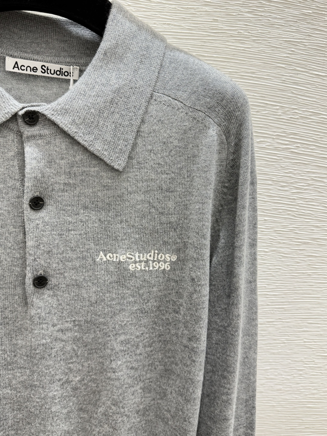 🆕Acne家🆕  早秋新款 纯色翻领针织长袖 颜色：灰色 咖啡黑色 尺码：36.38.40