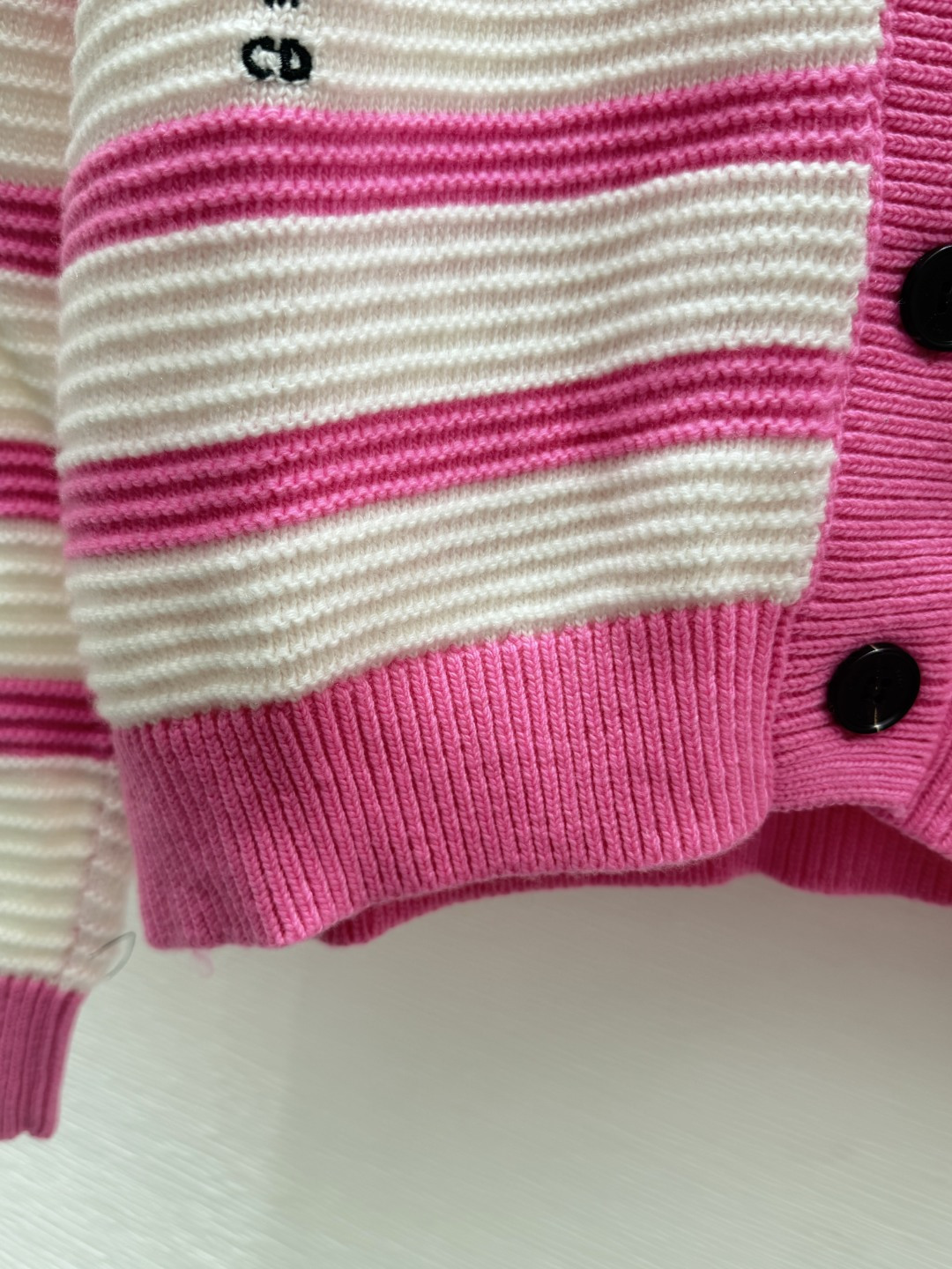 🆕D家🆕  早秋新款 撞色条纹海军领针织长袖开衫 颜色：粉色 宝蓝 尺码：36.38.40