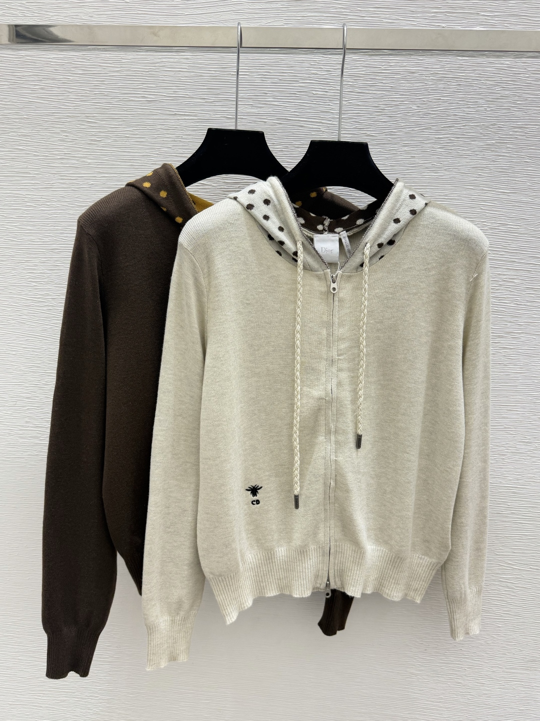 🆕D家🆕  早秋新款 撞色波动连帽针织长袖开衫 颜色：杏色 咖啡 尺码：36.38.40