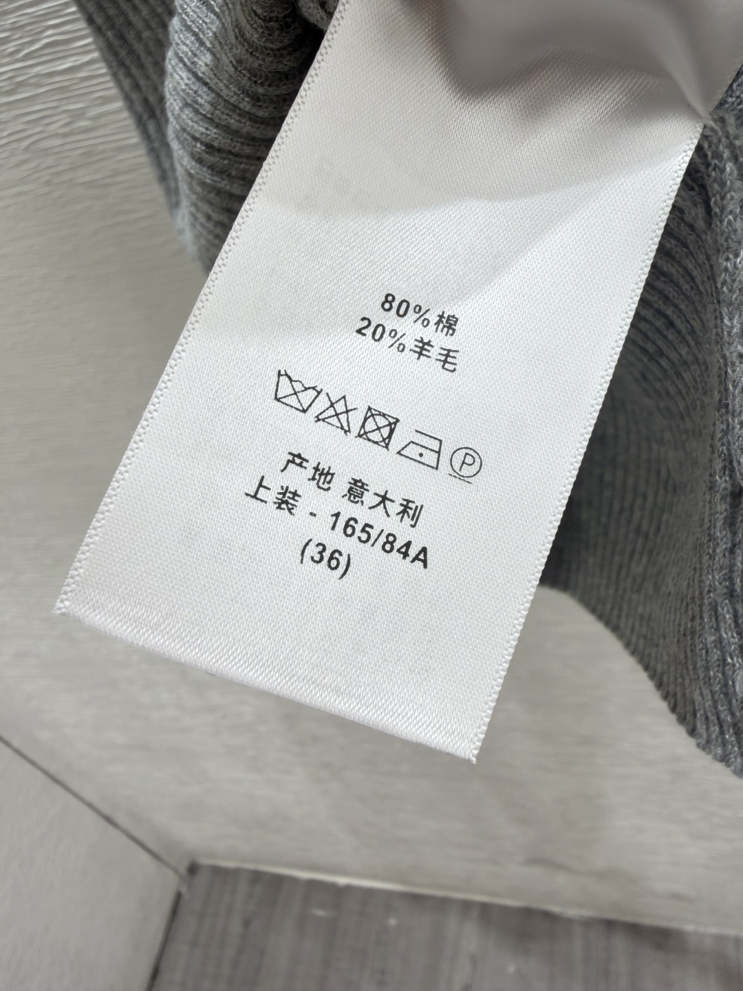 🆕D家🆕  早秋新款 纯色简约翻领针织中袖开衫 颜色：灰色 尺码：36.38.40