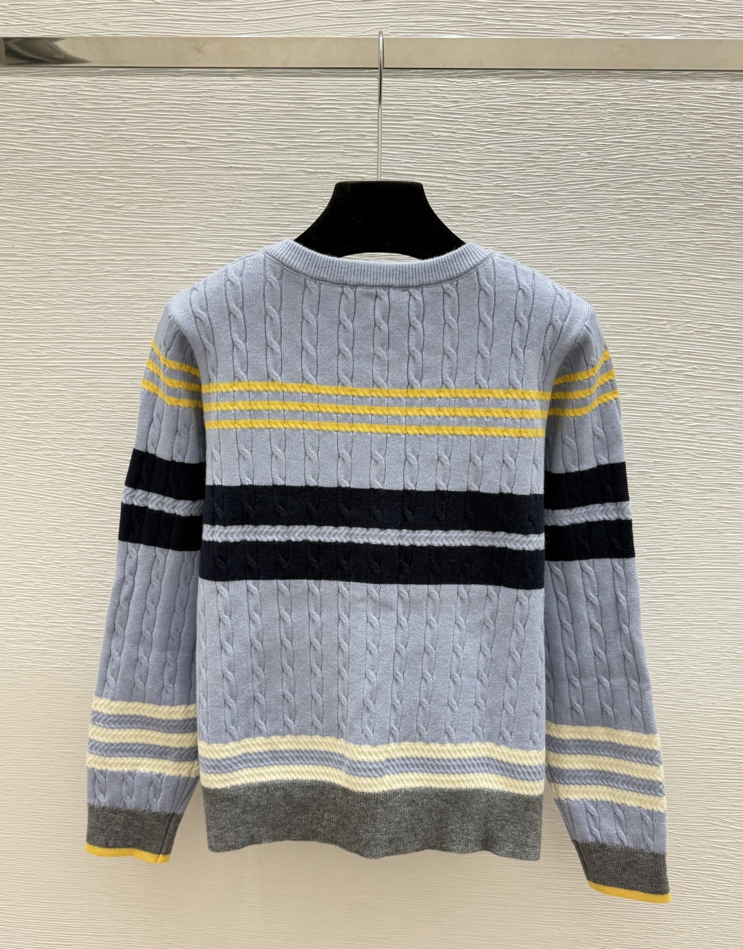 🆕M家🆕  早秋新款 撞色条纹圆领针织长袖开衫 颜色：蓝色 宝蓝 尺码：36.38.40