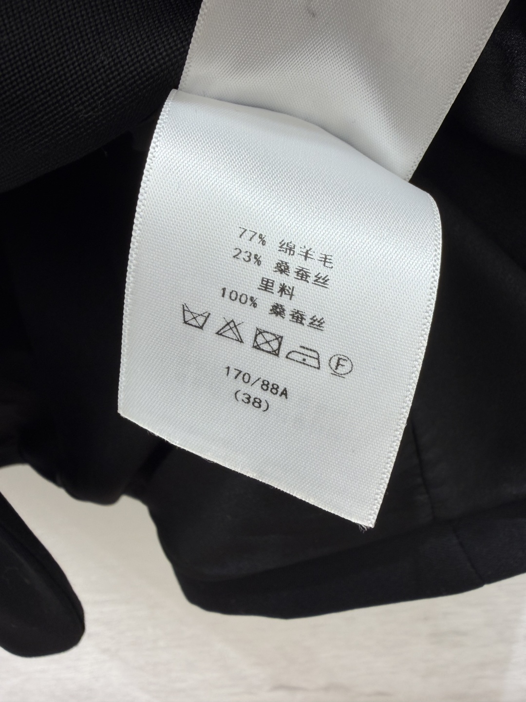 🆕D家🆕  早秋新款 纯色简约翻领长袖开衫 颜色：黑色 尺码：36.38.40
