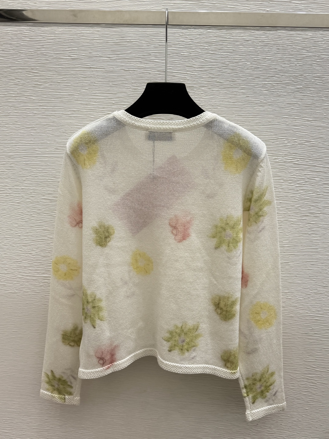 🆕M家🆕  春夏新款 撞色花卉圆领针织长袖开衫 颜色：白色 咖啡 尺码：36.38.40