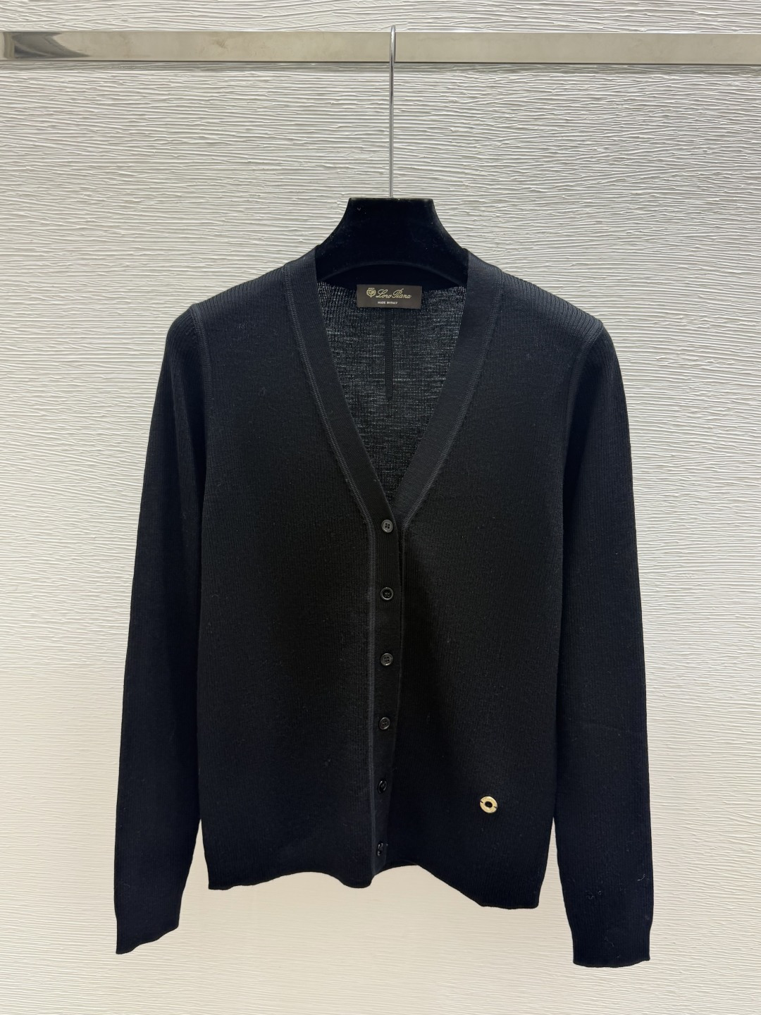 🆕LP家🆕  春夏新款 纯色简约V领针织长袖开衫 颜色：粉色 杏色 蓝色 黑色 尺码：36.38.40