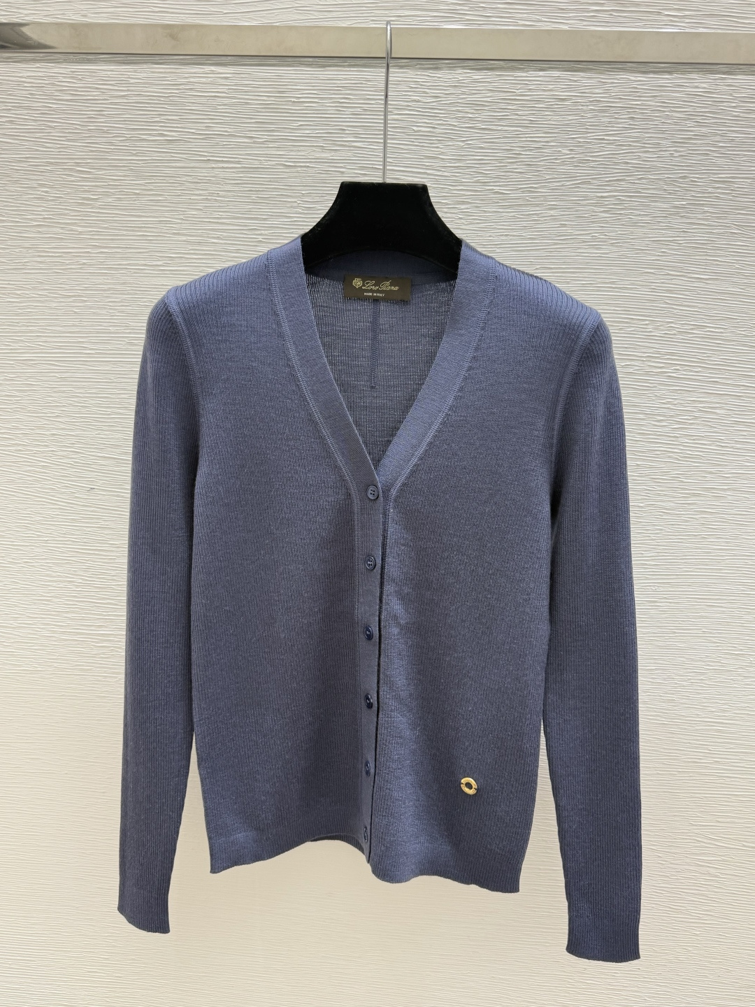 🆕LP家🆕  春夏新款 纯色简约V领针织长袖开衫 颜色：粉色 杏色 蓝色 黑色 尺码：36.38.40