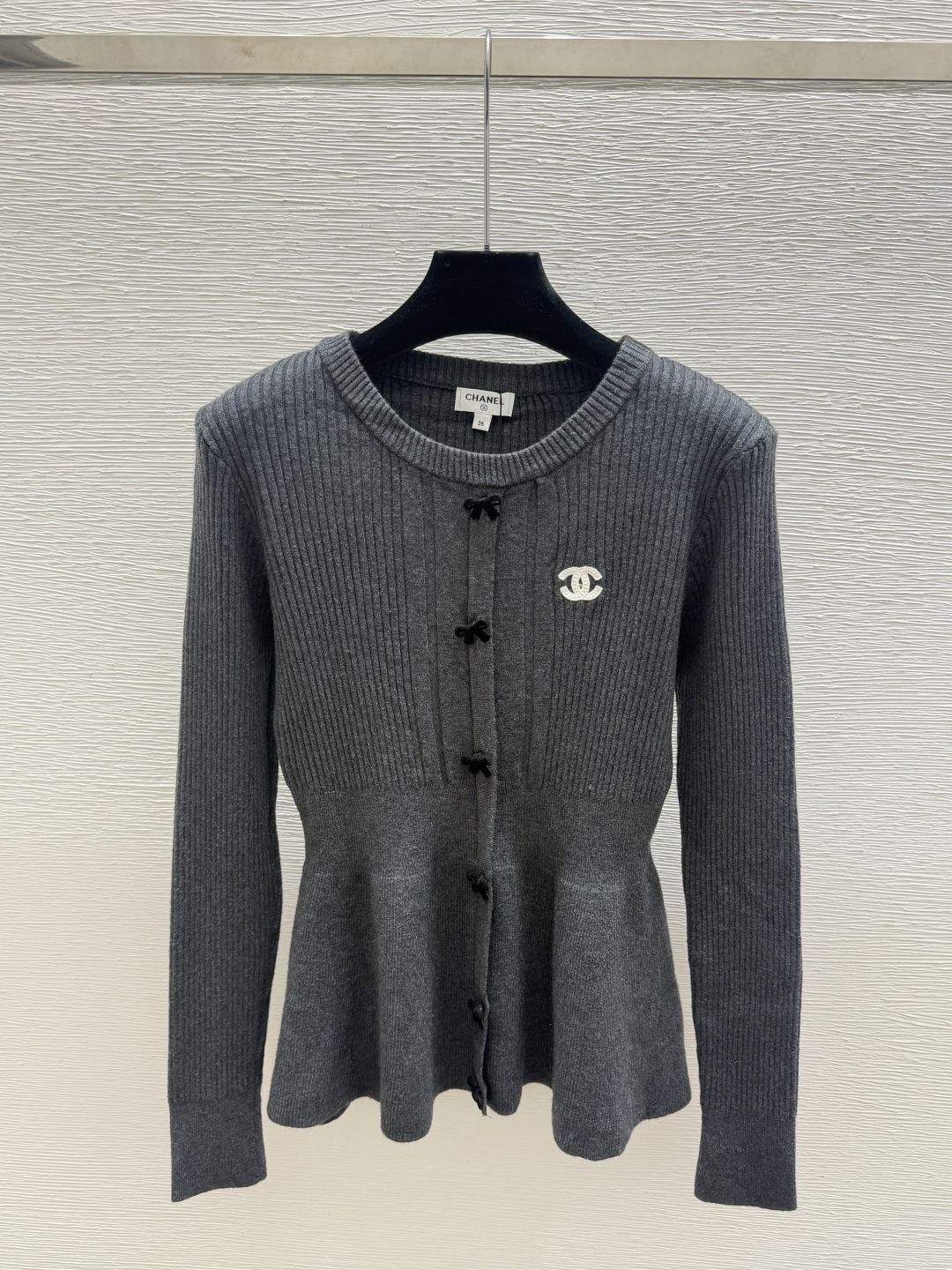 🆕CH家🆕  春夏新款 撞色蝴蝶结圆领针织长袖 颜色：杏色 灰色 尺码：36.38.40
