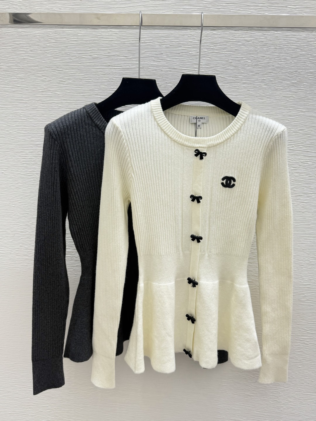 🆕CH家🆕  春夏新款 撞色蝴蝶结圆领针织长袖 颜色：杏色 灰色 尺码：36.38.40