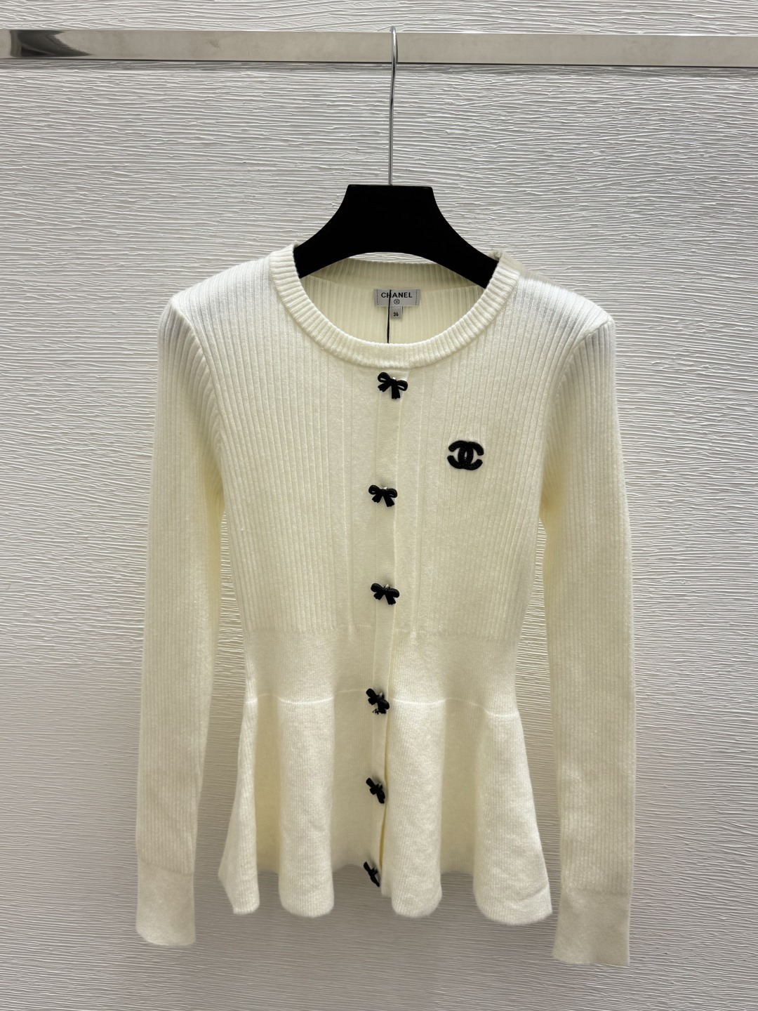🆕CH家🆕  春夏新款 撞色蝴蝶结圆领针织长袖 颜色：杏色 灰色 尺码：36.38.40