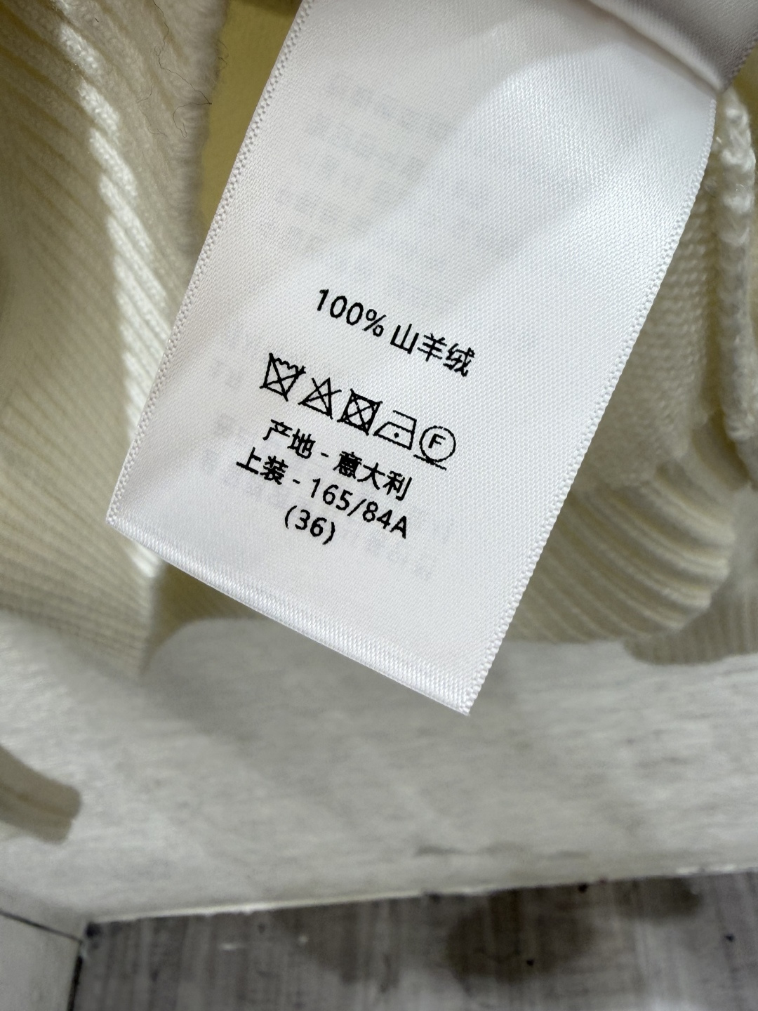🆕D家🆕  春夏新款 撞色蝴蝶结圆领针织长袖 颜色：白色 灰色 尺码：36.38.40