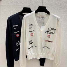🆕CH家🆕 早秋新款 撞色大象V领针织长袖开衫 颜色:白色 宝蓝 尺码:36.38.40 🆕CH家🆕 早秋新款 撞色大象V领针织长袖开衫 颜色:白色 宝蓝 尺码:36.38.40