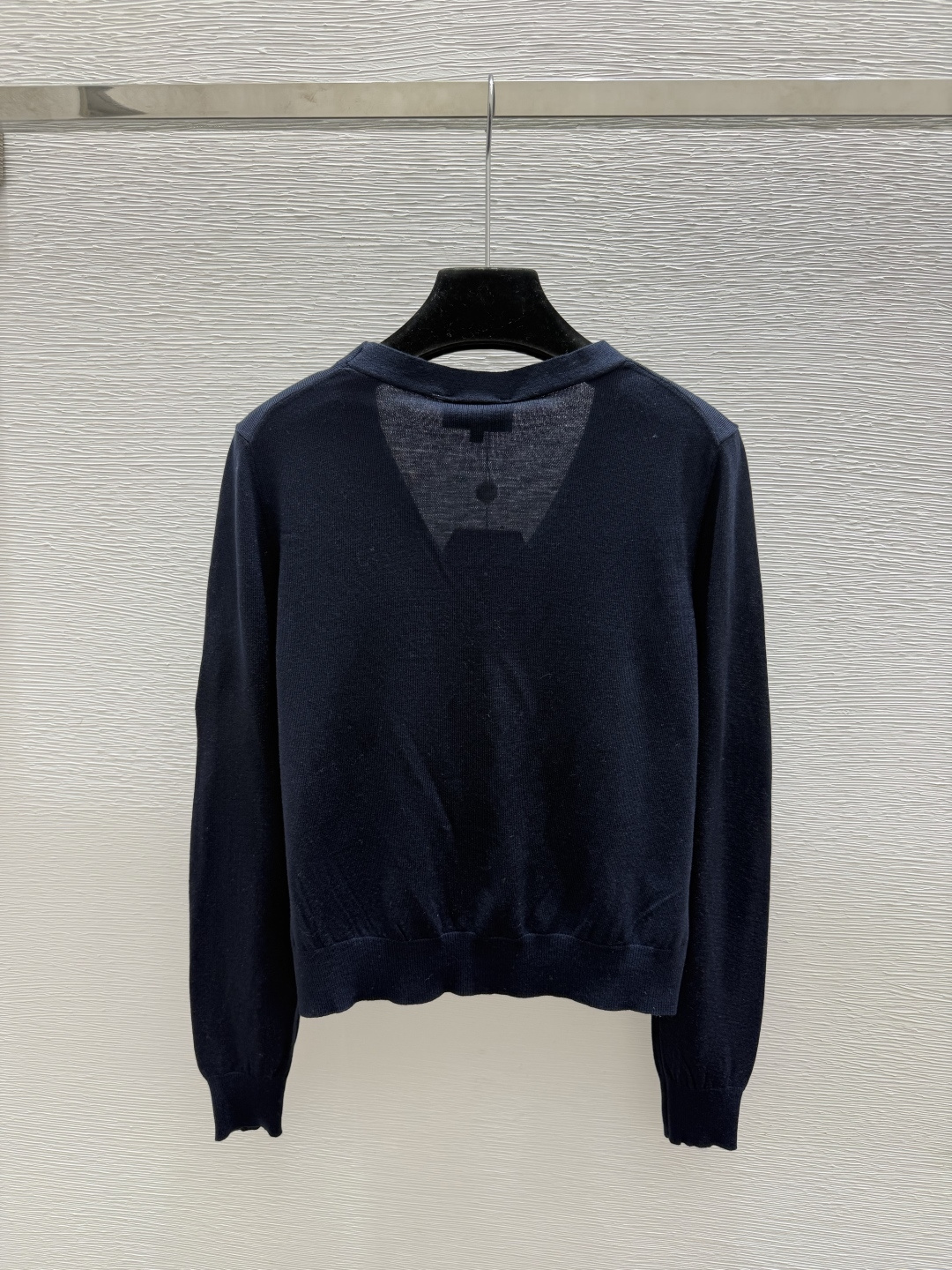 🆕CH家🆕  早秋新款 撞色大象V领针织长袖开衫 颜色：白色 宝蓝 尺码：36.38.40