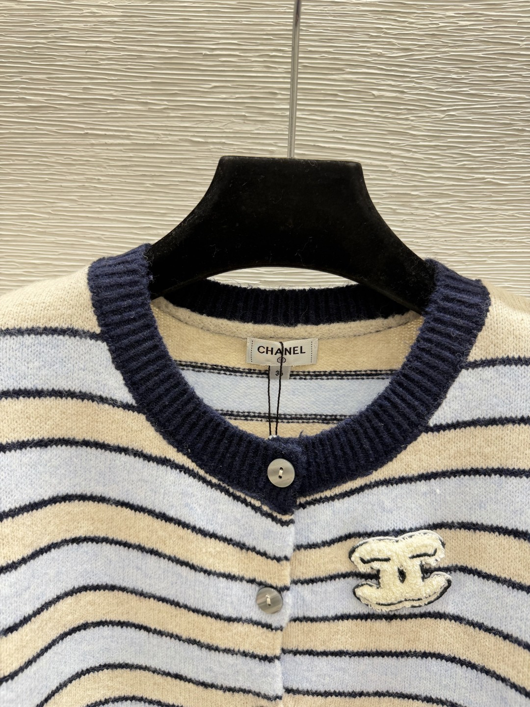🆕CH家🆕  早秋新款 撞色条纹圆领针织长袖开衫 颜色：蓝色 尺码：36.38.40