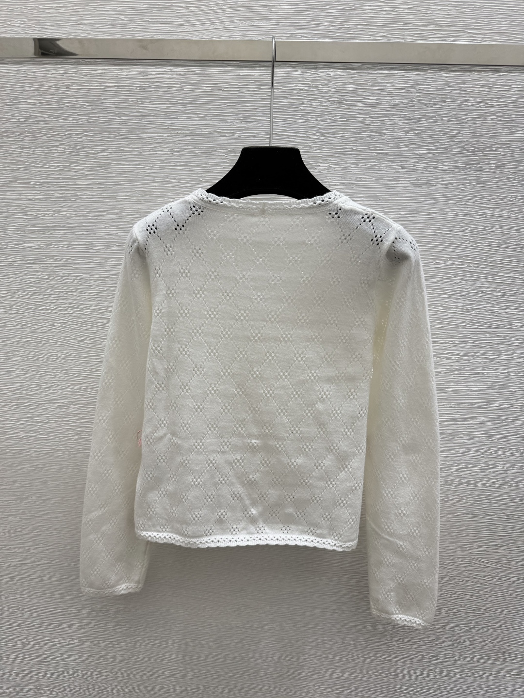 🆕CH家🆕  早秋新款 撞色提花V领针织长袖开衫 颜色：白色 尺码：36.38.40