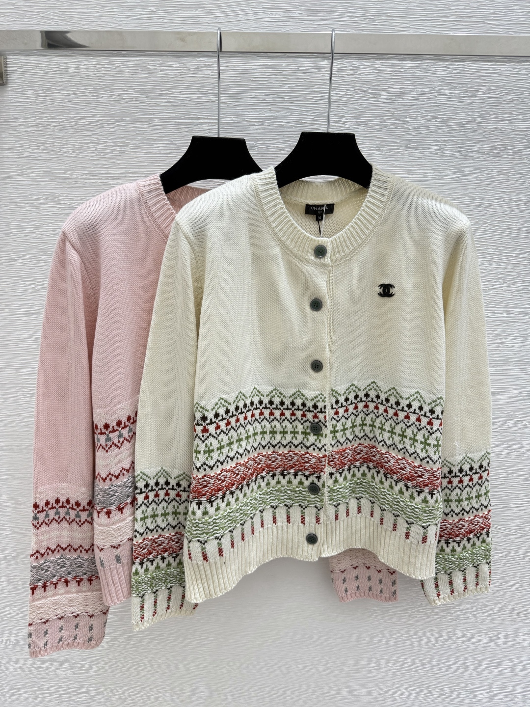 🆕CH家🆕  早秋新款 撞色条纹圆领针织长袖开衫 颜色：杏色 粉色 尺码：36.38.40