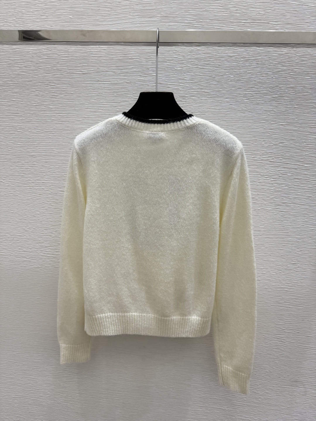 🆕CH家🆕  早秋新款 撞色蝴蝶结圆领针织长袖开衫 颜色：白色 尺码：36.38.40