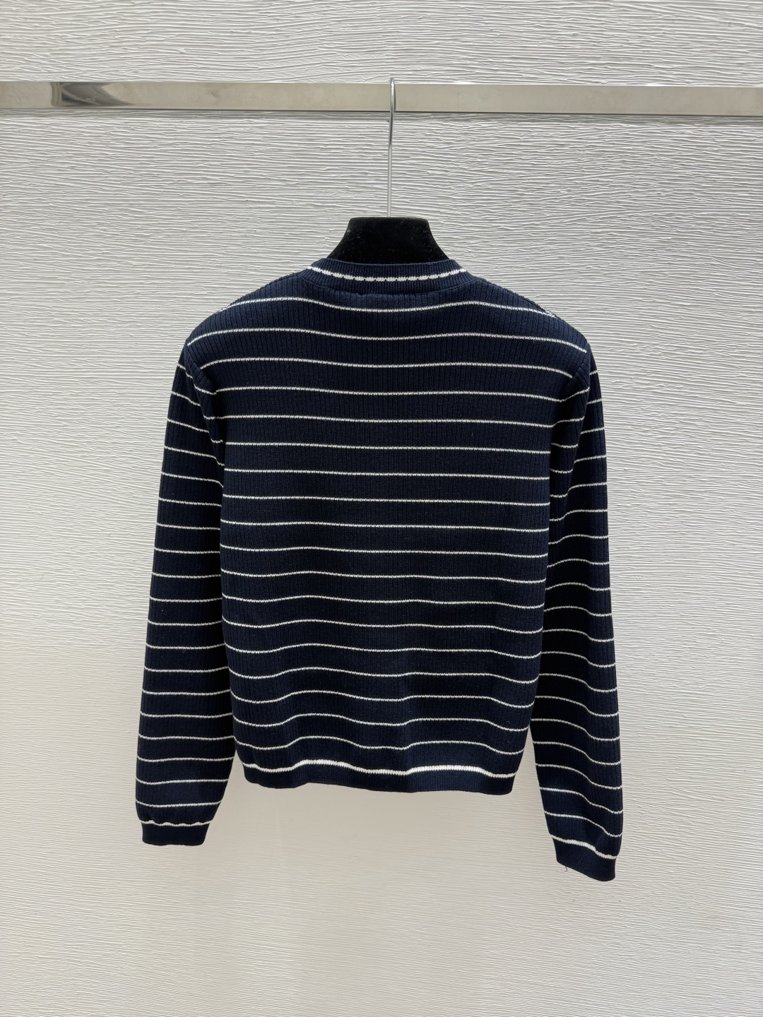 🆕M家🆕  早秋新款 撞色条纹V领针织长袖开衫 颜色：白色 宝蓝 尺码：36.38.40