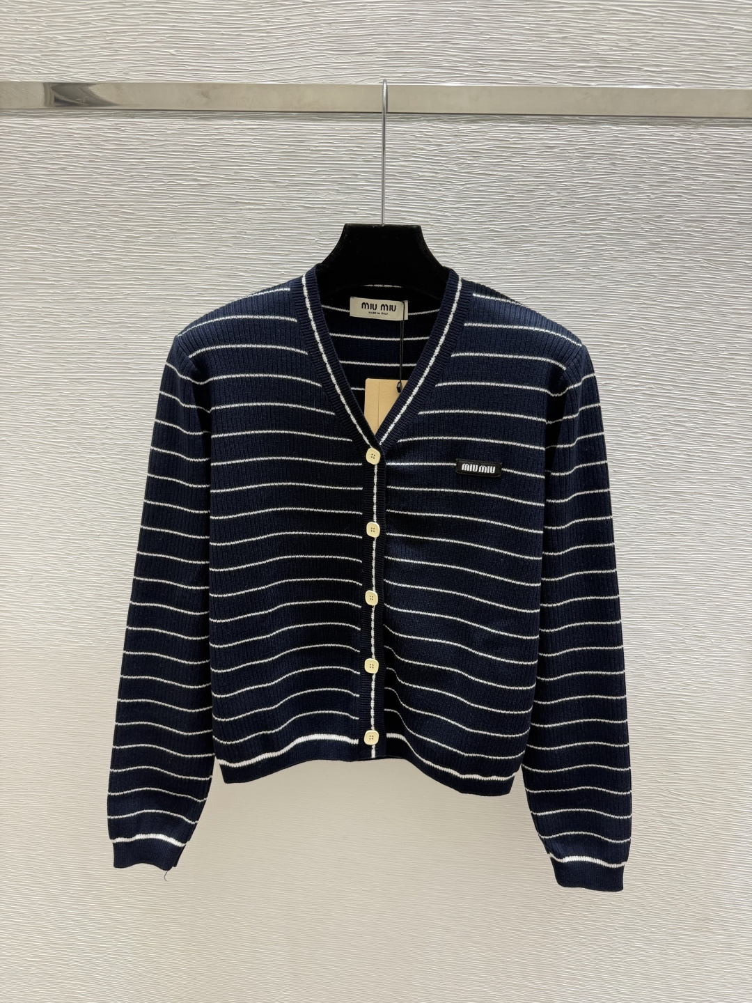🆕M家🆕  早秋新款 撞色条纹V领针织长袖开衫 颜色：白色 宝蓝 尺码：36.38.40