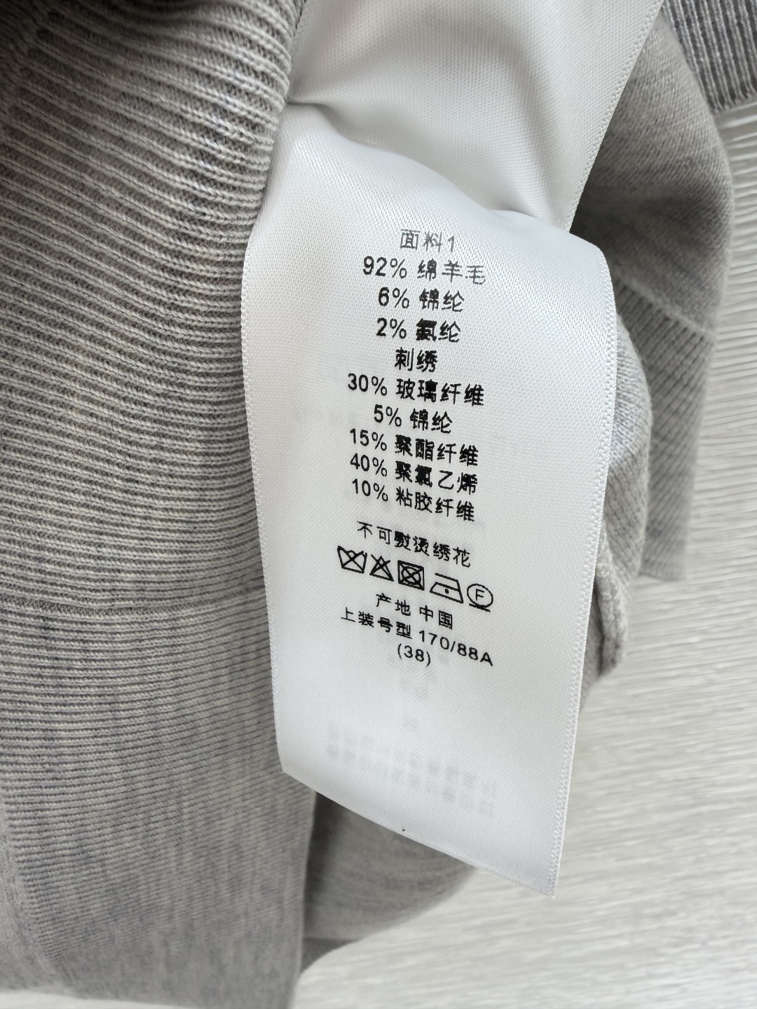🆕D家🆕  早秋新款 纯色重工钉珠圆领针织短袖 颜色：灰色 尺码：36.38.40